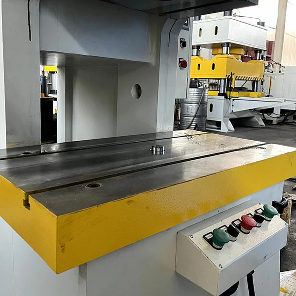 hydraulic-press-worktable-960x530mm-detail 960x530mm worktable of 100 ton hydraulic punching press machine, precision steel platform for stamping and blanking applications