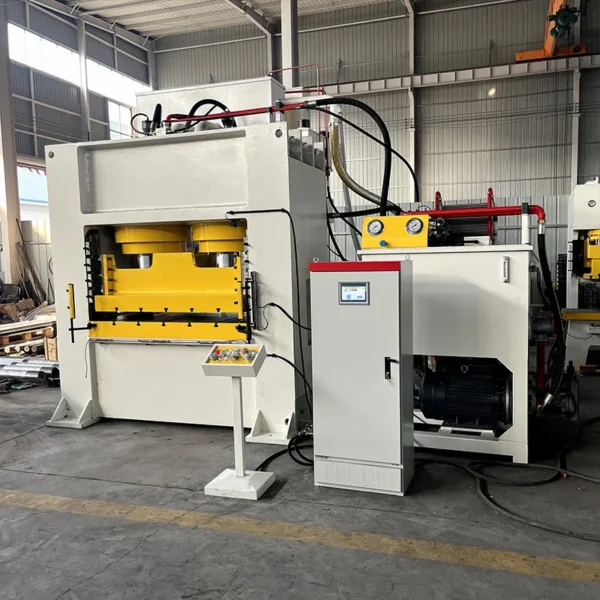1000-ton-hydraulic-press-right-side-view 1000 ton hydraulic press right side view dual cylinder structure and industrial frame