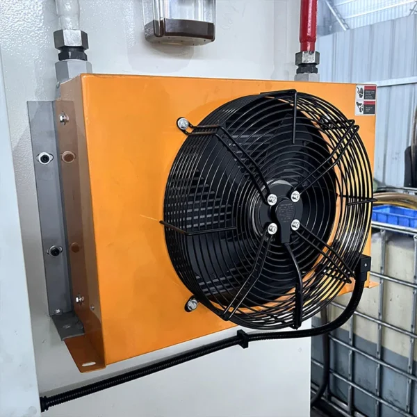 125-ton-hydraulic-press-air-cooling-system-detail Air cooling system detail of 125 ton hydraulic press machine for stable industrial operation