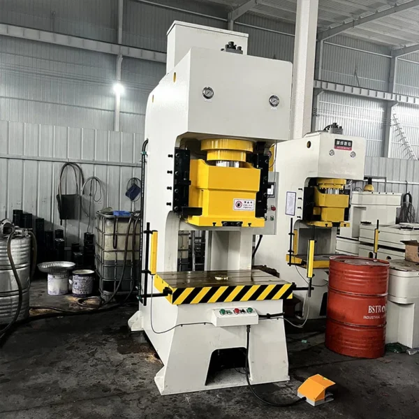 125-ton-hydraulic-punch-press-left-side-view Left side view of 125 ton hydraulic punch press machine heavy duty frame structure