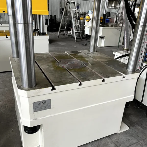 200 ton four column hydraulic press worktable closeup showing 1000 by 940 mm bolster surface