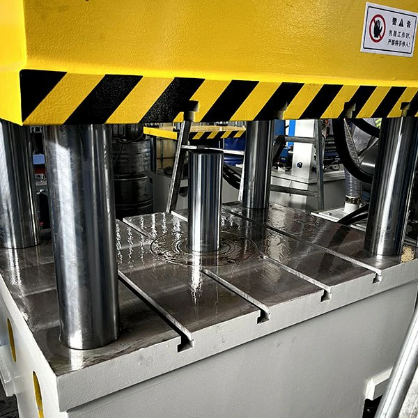 315 Ton Four Column Hydraulic Press for Deep Drawing and Metal Forming 3 315 ton four column hydraulic press lower ejector cylinder detail