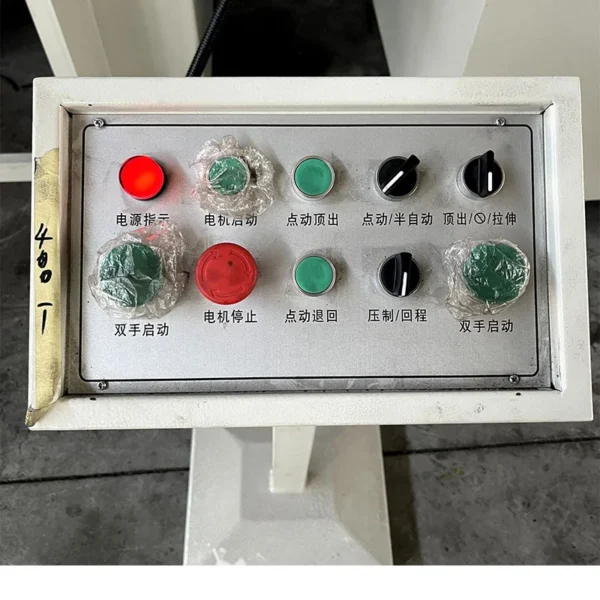 400-ton-hydraulic-press-movable-operating-pendant Movable operating console pendant for 400 ton four column hydraulic press with ergonomic controls
