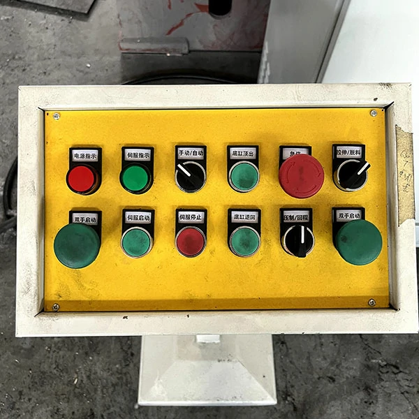 630-ton-closed-frame-hydraulic-press-movable-control-console Movable control console for 630 ton closed frame hydraulic press