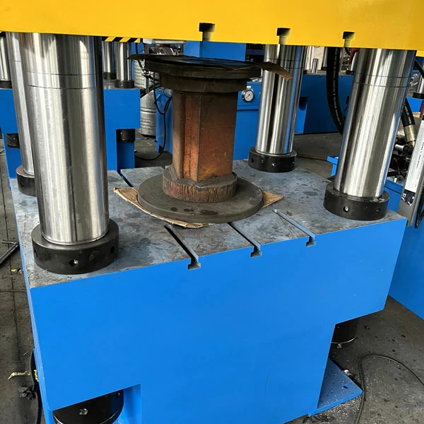 630 Ton Four Column Hydraulic Press for Heavy Metal Forming 2 630 ton four column hydraulic press column guide close-up