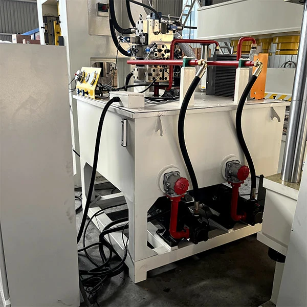 800-ton-closed-frame-hydraulic-press-dual-servo-motor-pump-station Dual 18.5kW servo motors and hydraulic pump station of 800 ton closed frame hydraulic press
